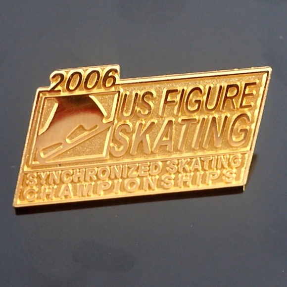2006 US Figure Skating Synchronized Championships 1 1/4" Gold Tone Metal Pinback - Picture 3 of 6